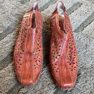 PIKOLINOS Women's Floral Cutout Leather Loafers - Tan